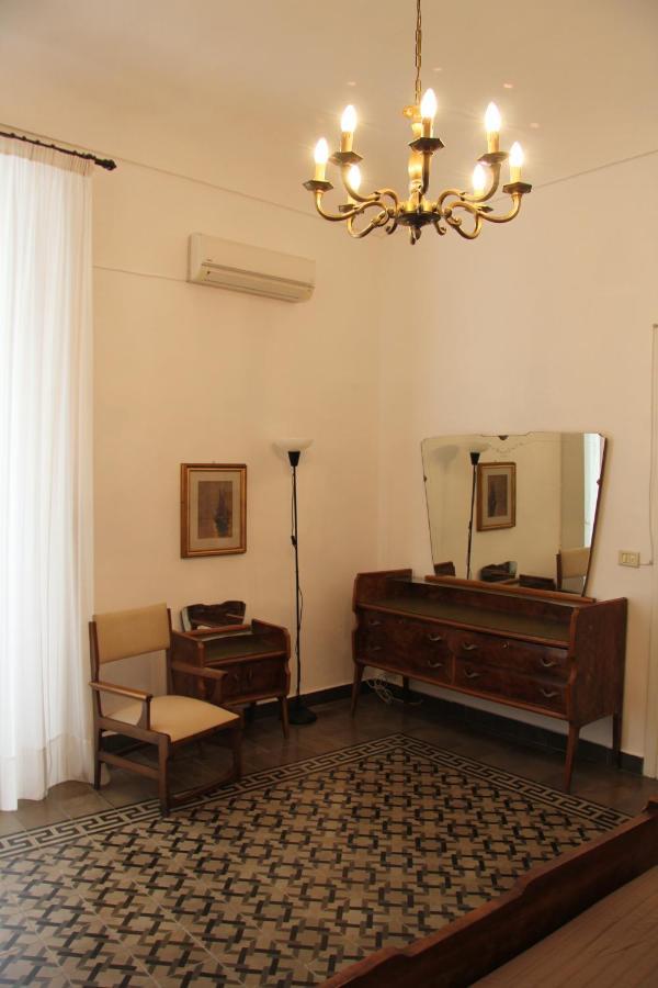 Casa Vacanza Icaros, Ortigia Hictoric Center, 200 Mt From The Beach Syracuse Exterior photo