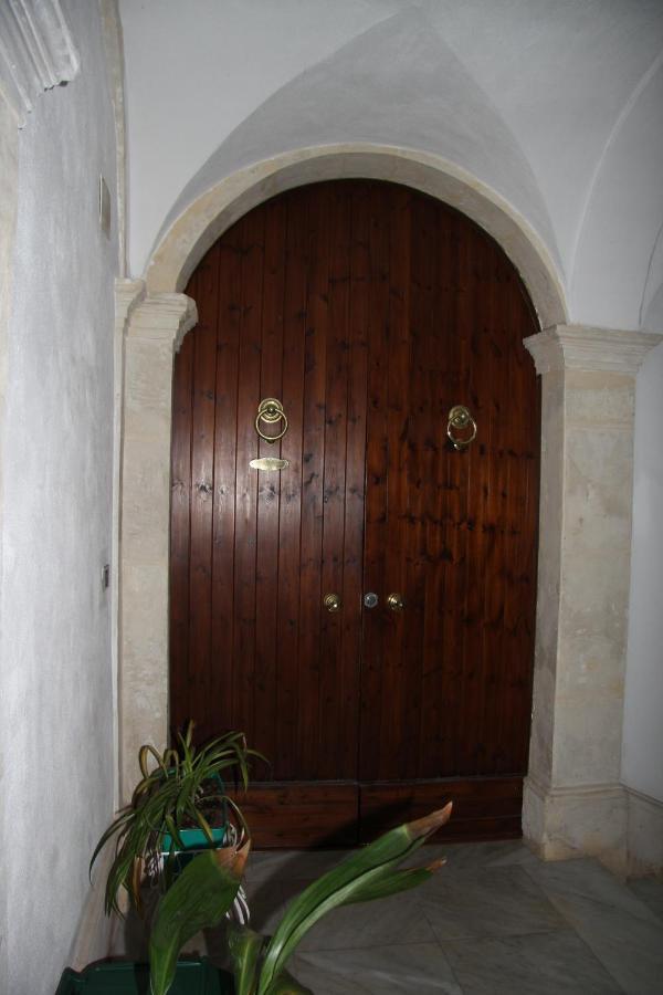 Casa Vacanza Icaros, Ortigia Hictoric Center, 200 Mt From The Beach Syracuse Exterior photo