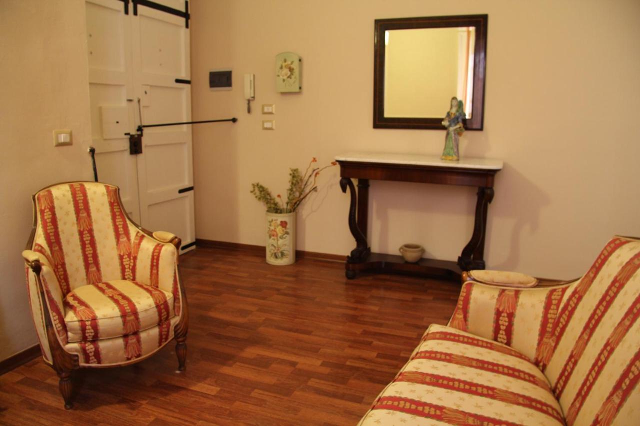 Casa Vacanza Icaros, Ortigia Hictoric Center, 200 Mt From The Beach Syracuse Exterior photo